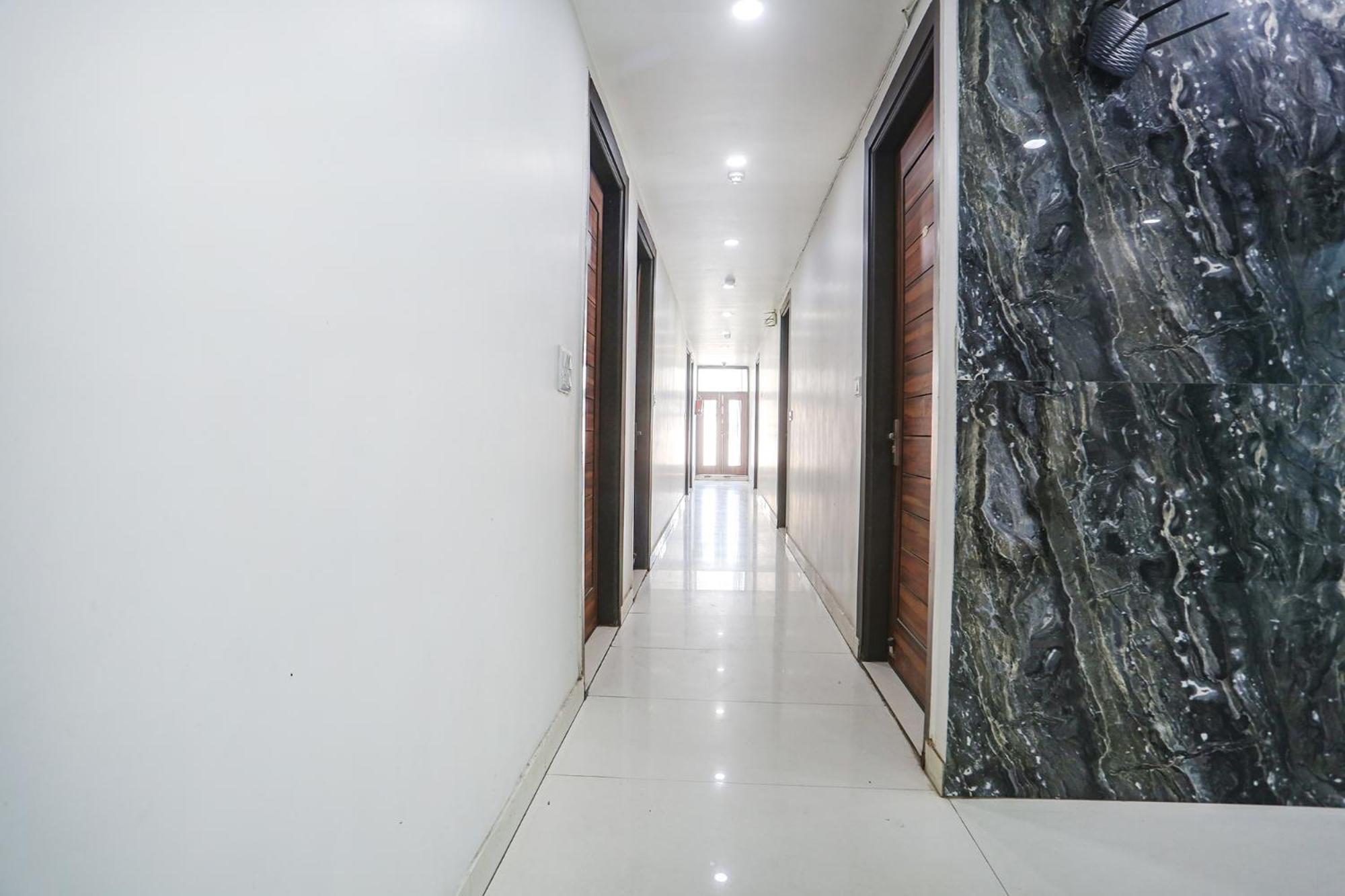 Fabhotel Gold Inn Janakpuri Delhi  Exterior photo