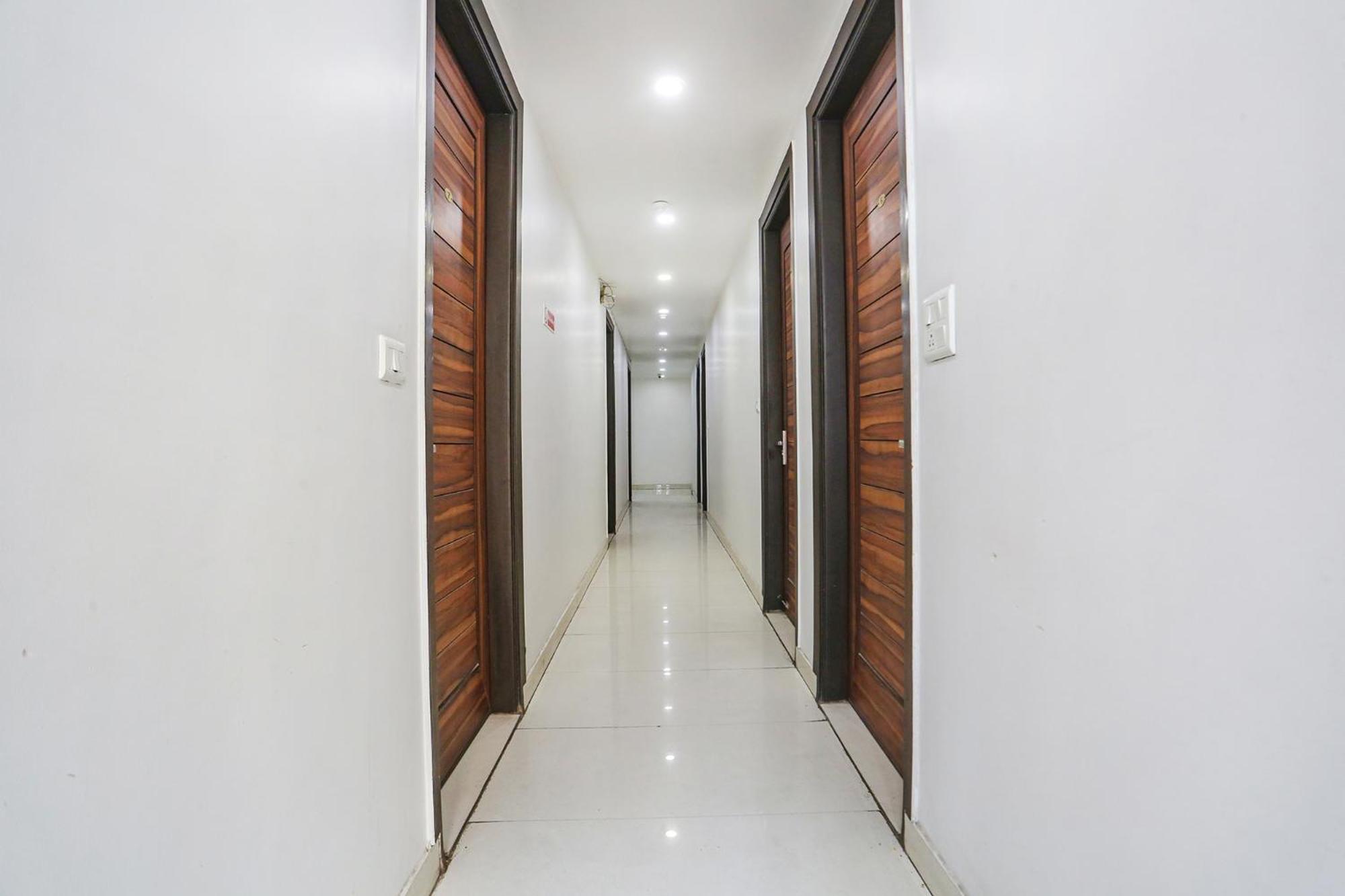 Fabhotel Gold Inn Janakpuri Delhi  Exterior photo