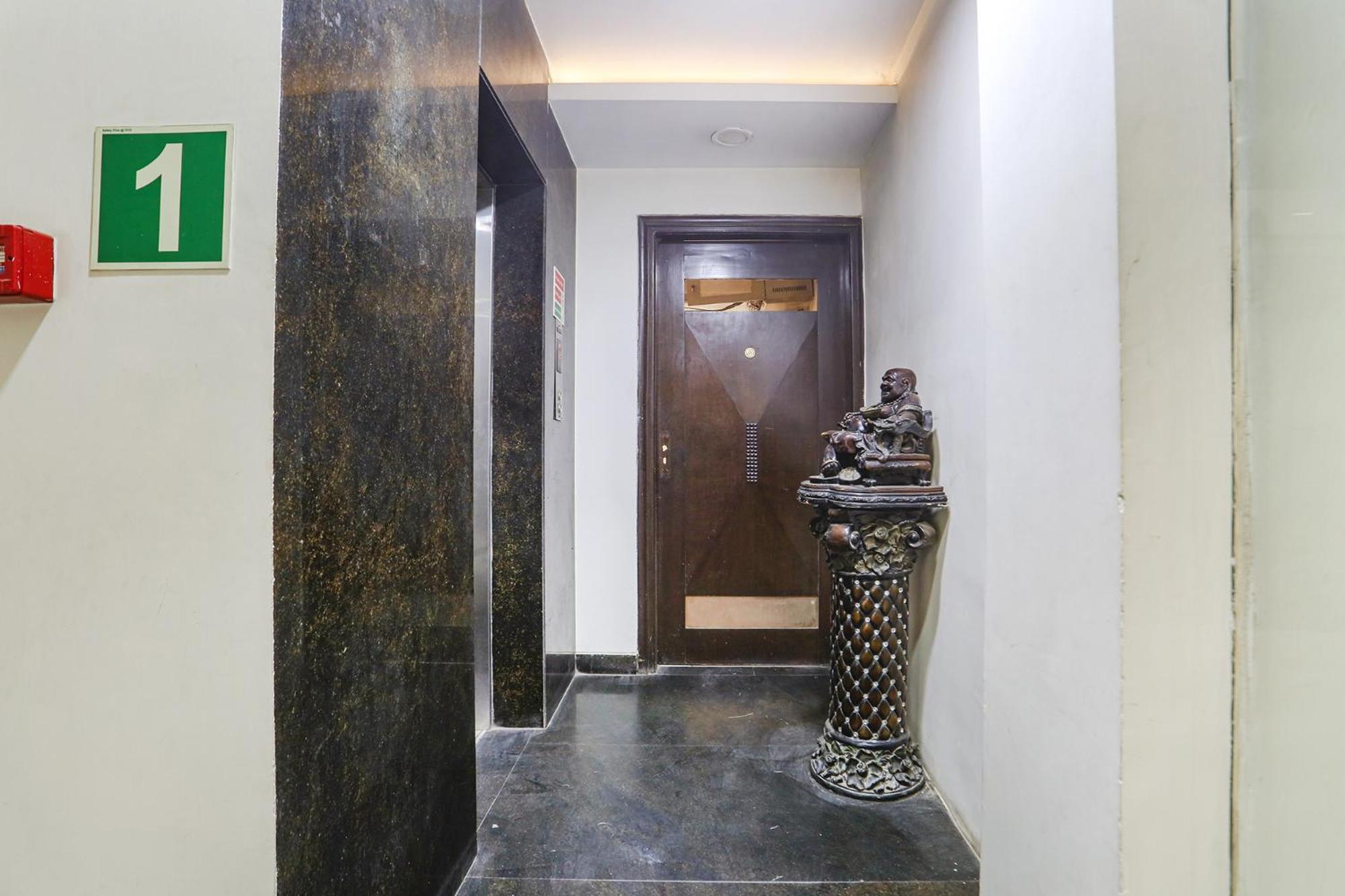Fabhotel Gold Inn Janakpuri Delhi  Exterior photo