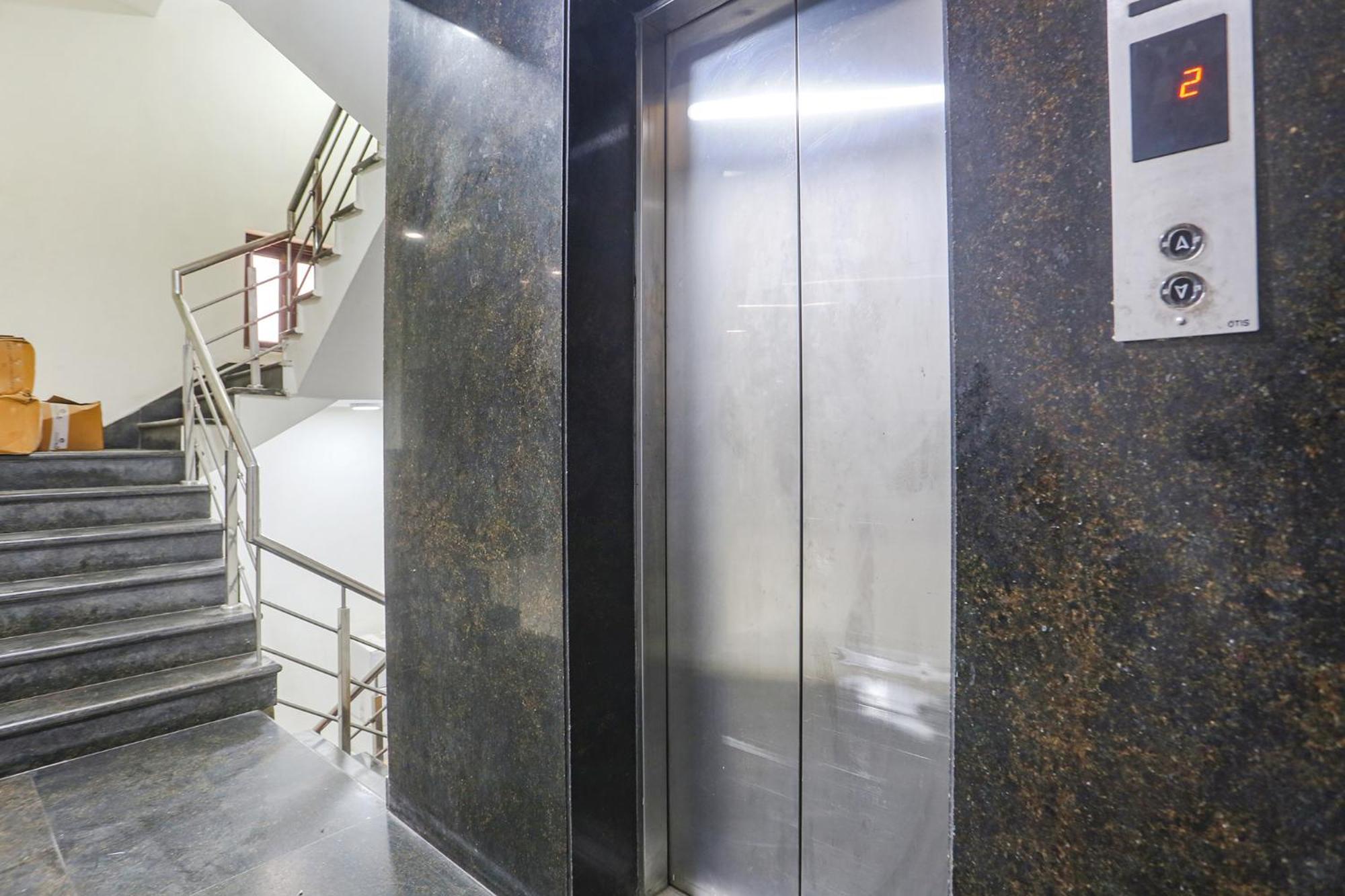 Fabhotel Gold Inn Janakpuri Delhi  Exterior photo
